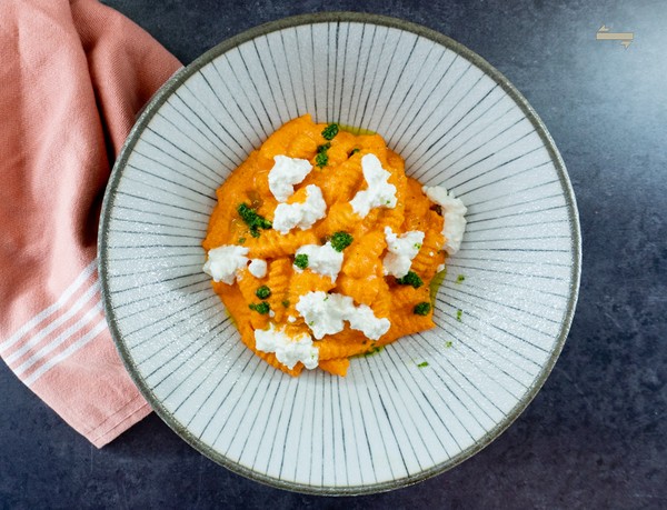 Pasta met geroosterde paprika uit een pot