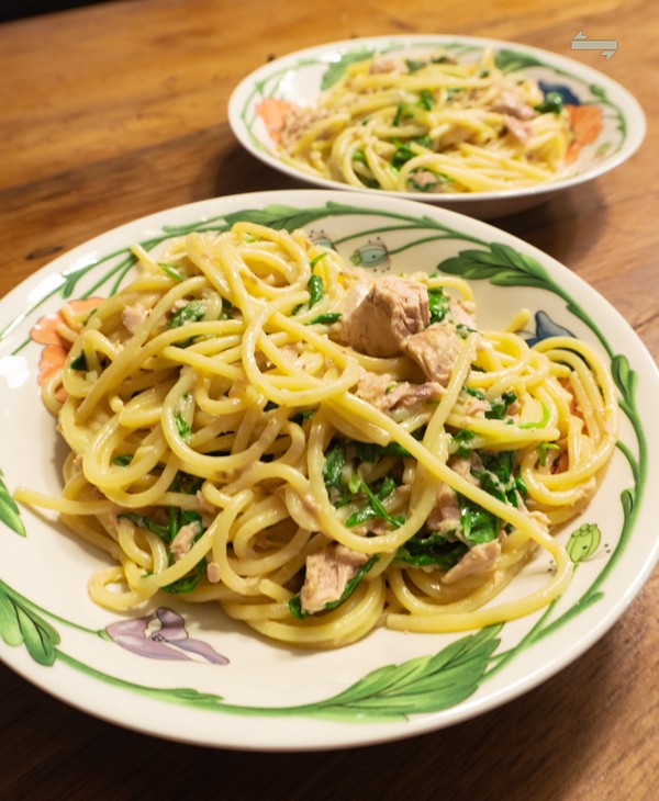 Pasta met tonijn, rucola en citroen